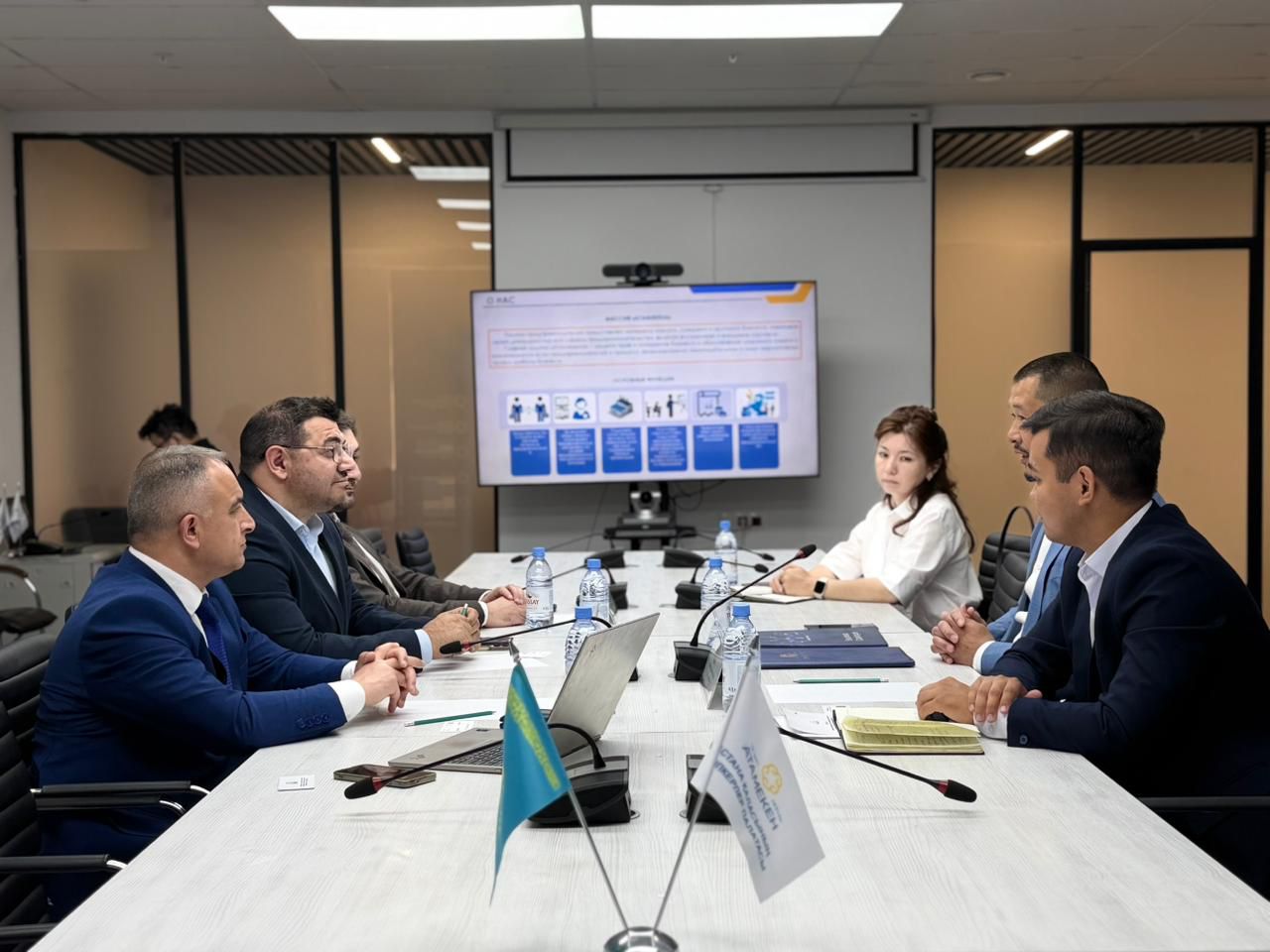 Business discussion at the ATAMEKEN Chamber
